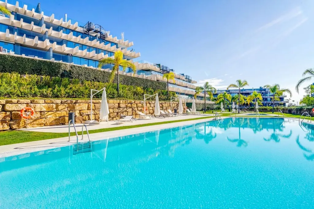 Bassein - Apartment with Large Terrace in Estepona