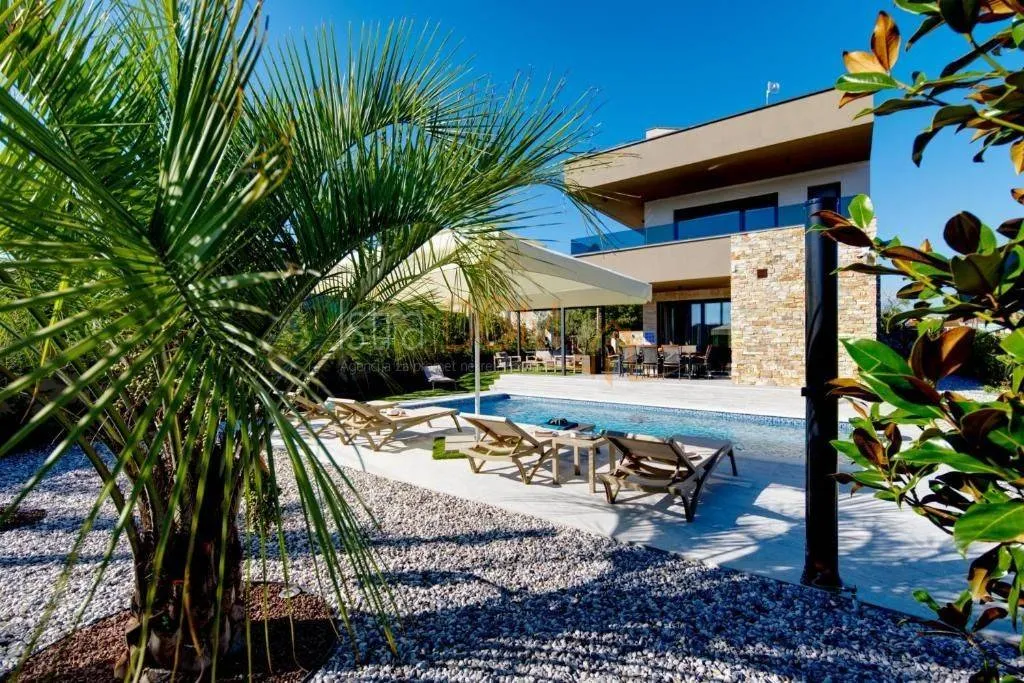 Bassein - Modern Villa with Pool in Marčana