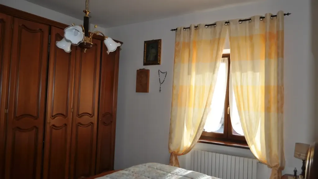 Magamistoad - Three-Bedroom Apartment with Balcony in Bedonia