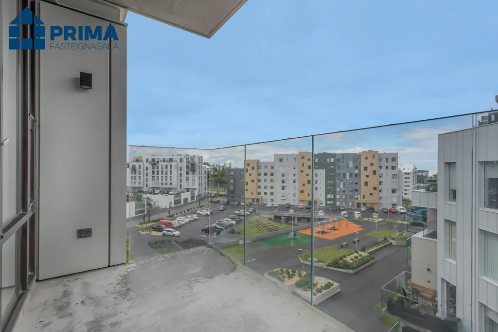 Balcone - Apartment with Balcony in Kópavogur