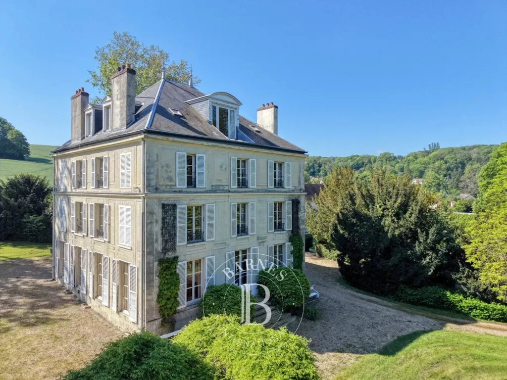 Õhuvaade - Historic Manor with Pool near Paris