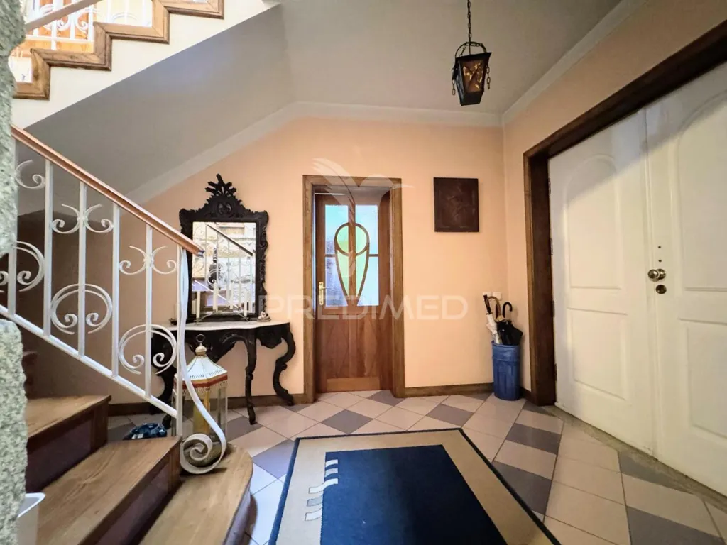 Rooms - Detached House with Solar Exposure in Guimarães
