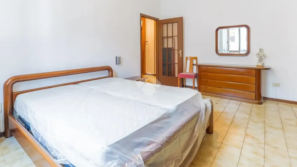 Bedrooms - Student-Friendly Flat with Balcony in Milan