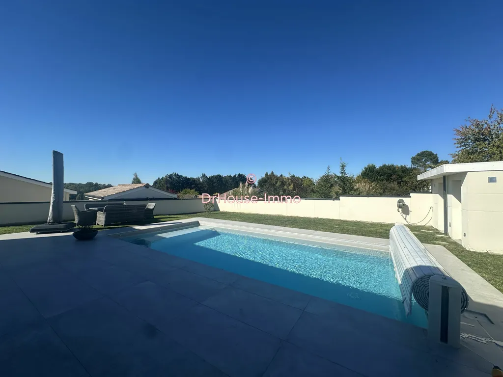 Bassein - Contemporary Villa with Pool in Croignon