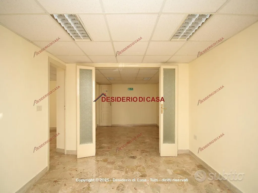 Entrée - Office with Balcony in Bagheria Centre