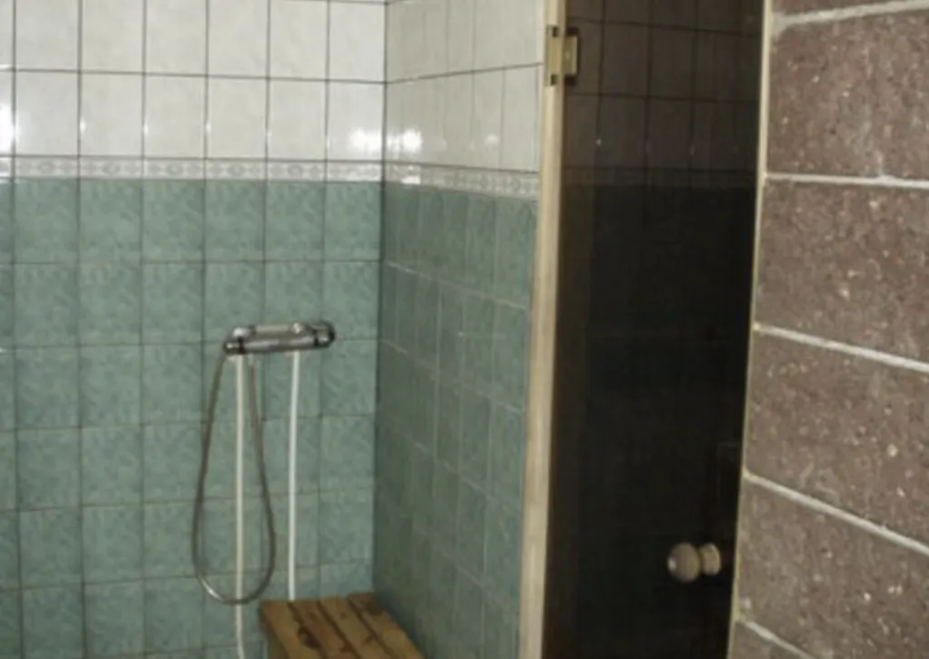 Salles de bain - Apartment with Communal Heating in Central Area