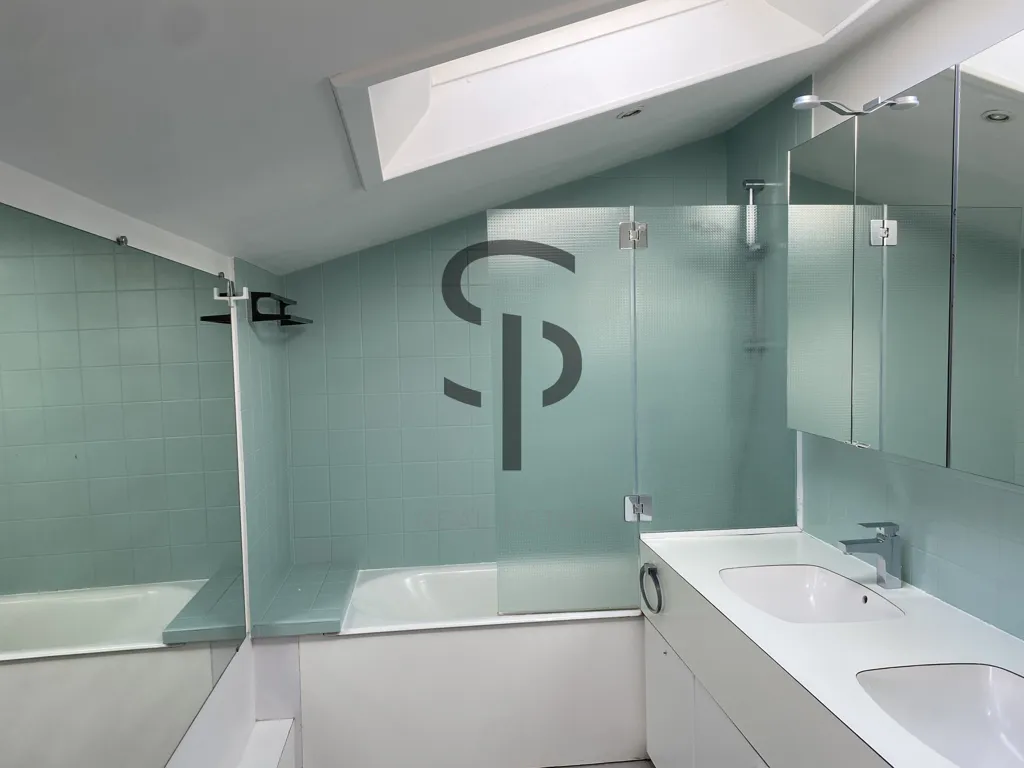 Salles de bain - Maison avec Vue Golf et Terrasse à Brigode