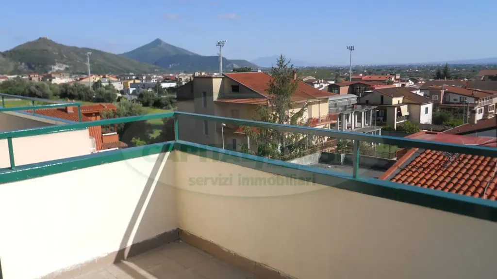 Balcon - Mansarded Apartment with Balcony in Vitulazio