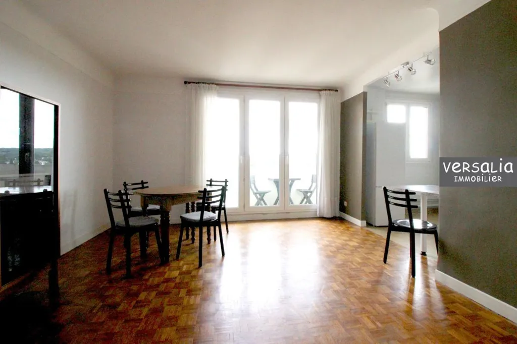 Sala da pranzo - 3-Bed Flat with Balcony in Leclerc Avenue