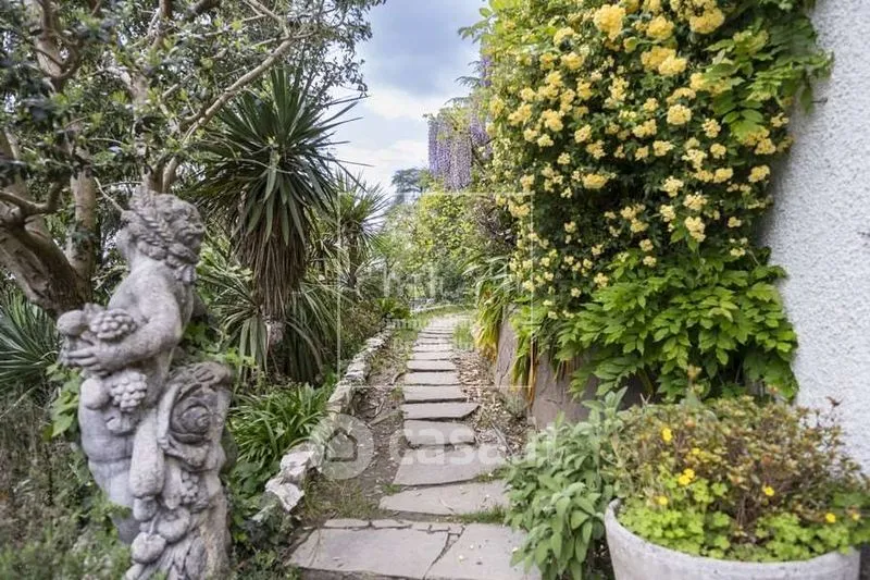 Giardino - Villa with Lake View in Gavirate