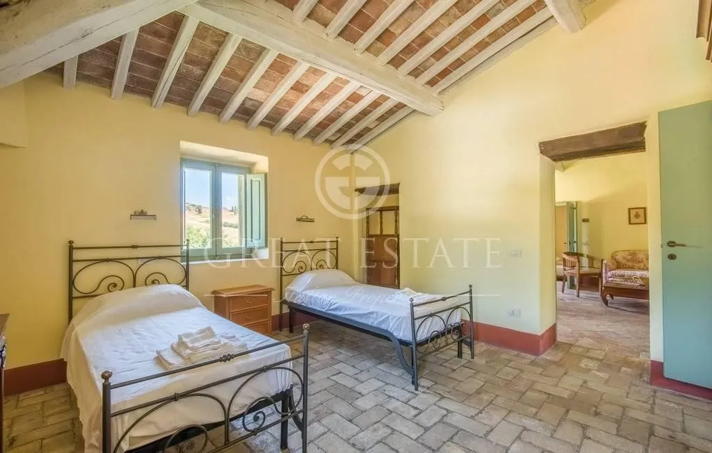 Bedrooms - Rustic Tuscan Cottage with Pool in Radicondoli