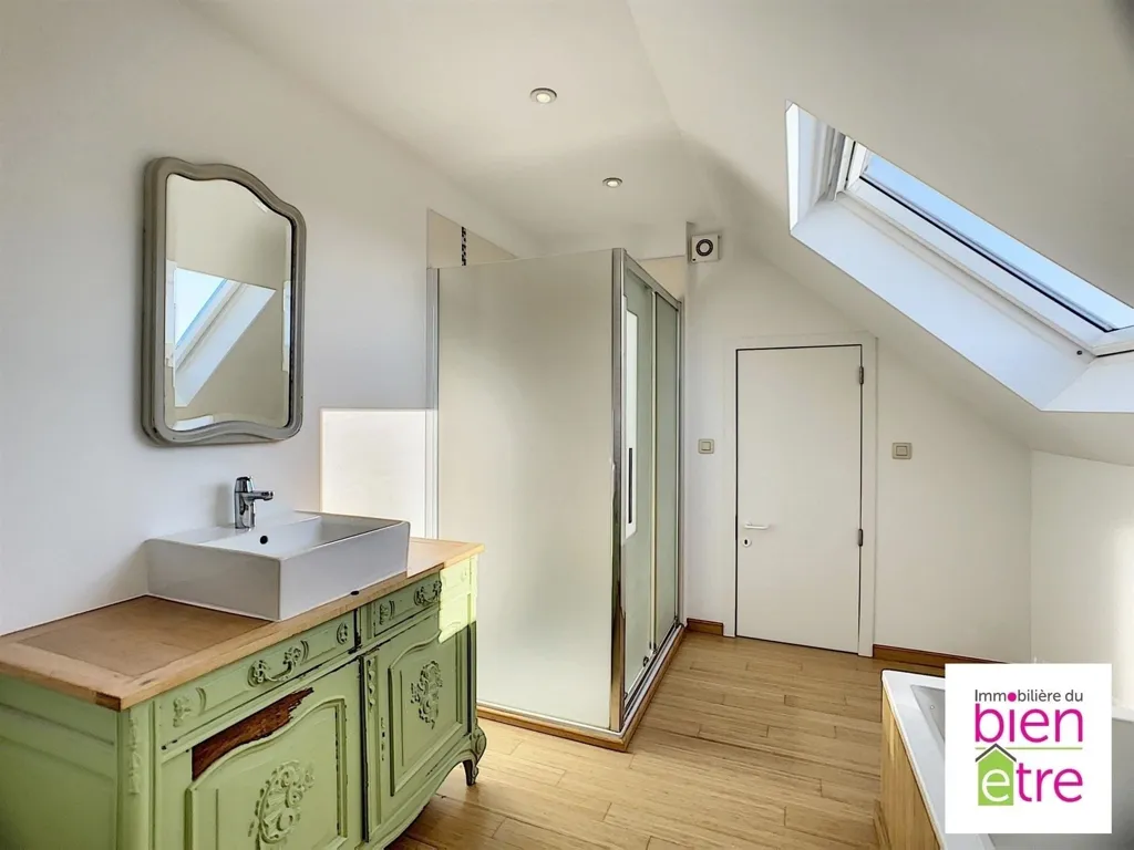 Maison Rénovée avec Terrasse à Roux-Miroir