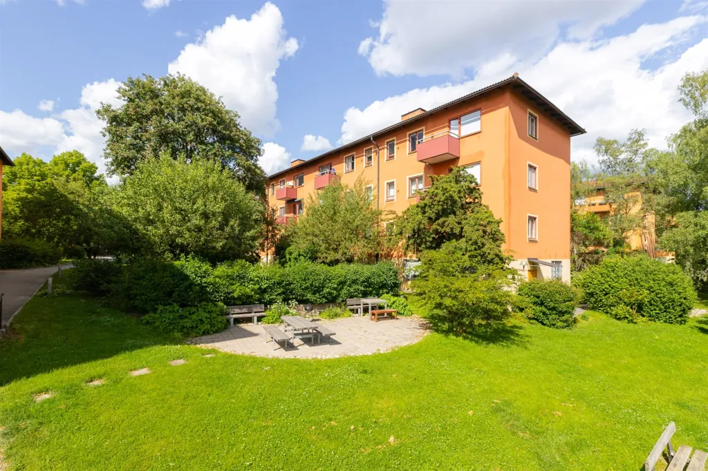 Jardin - Modern Flat with South-Facing Balcony in Riksby