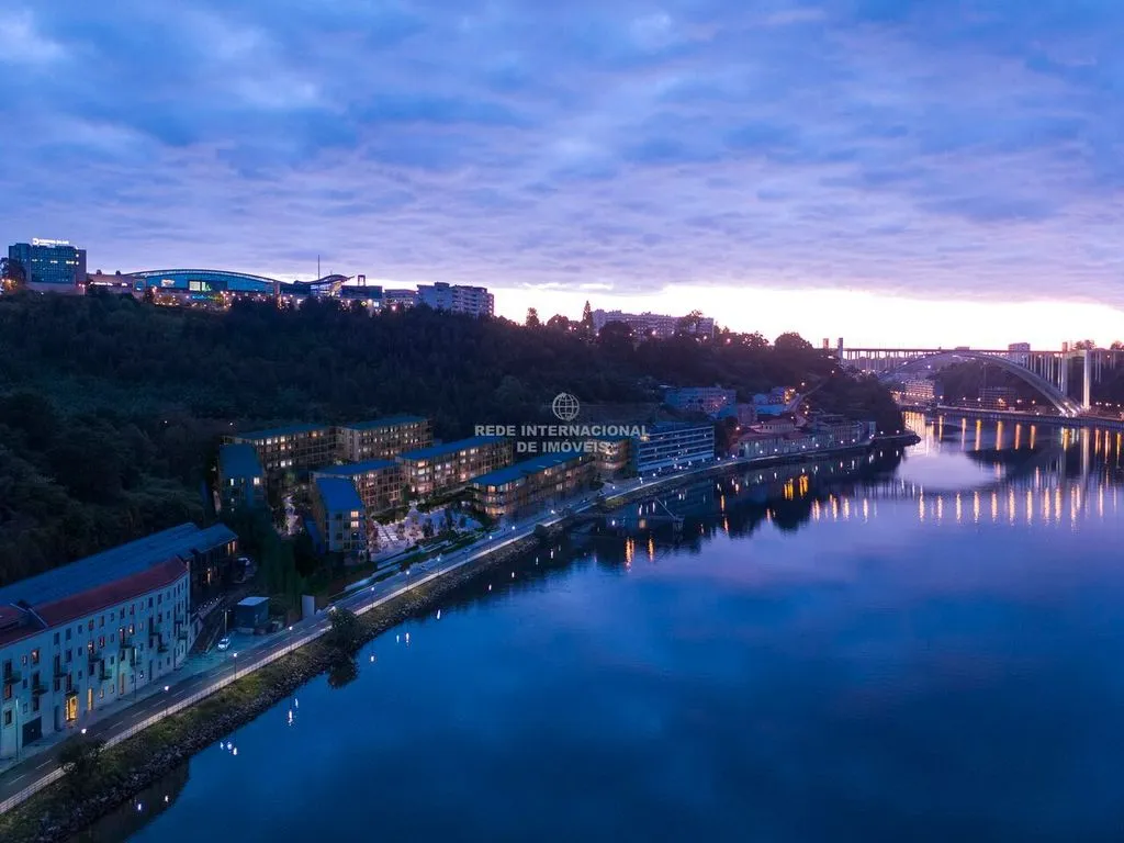 T2 Apartment with River View in Vila Nova de Gaia