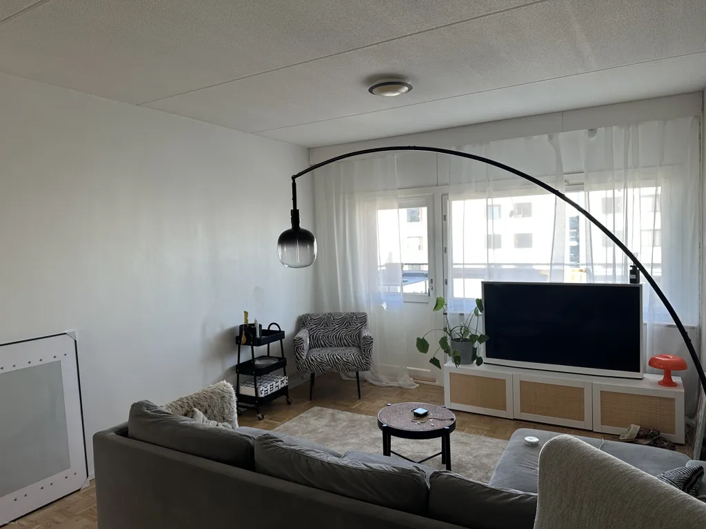 Elutuba - Spacious Apartment with Balcony in Suvela, Espoo