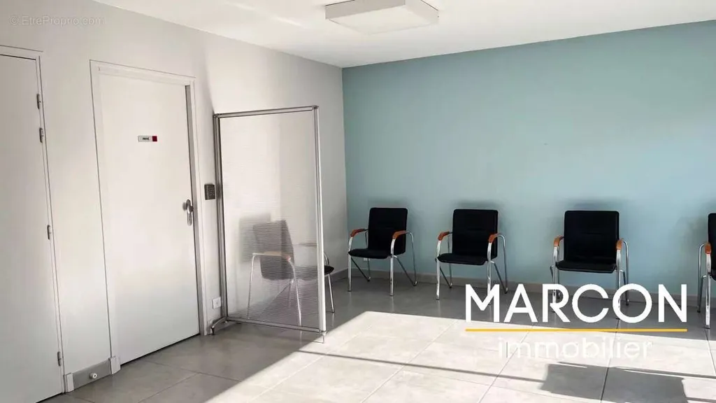 Esik - Professional Flat with Parking in Guéret