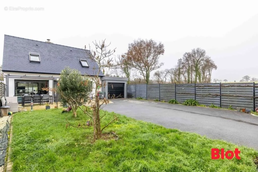Esterno - House with Pool in Betton Countryside