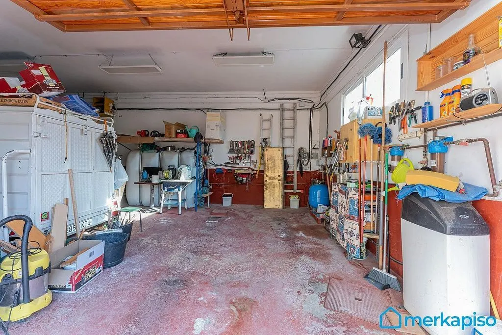 Garage - Luxury House with Sea View in Gavà