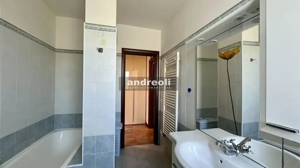 Bathrooms - Apartment with Terrace in Jesi