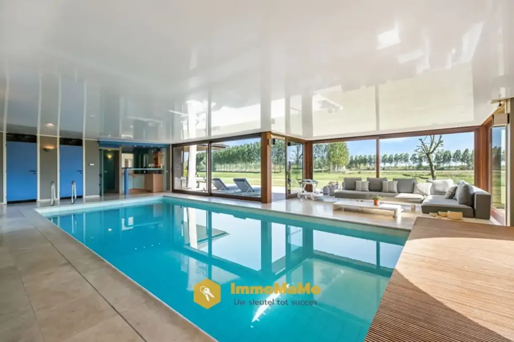 Piscine - Villa avec Piscine Intérieure et Écuries à Mendonk