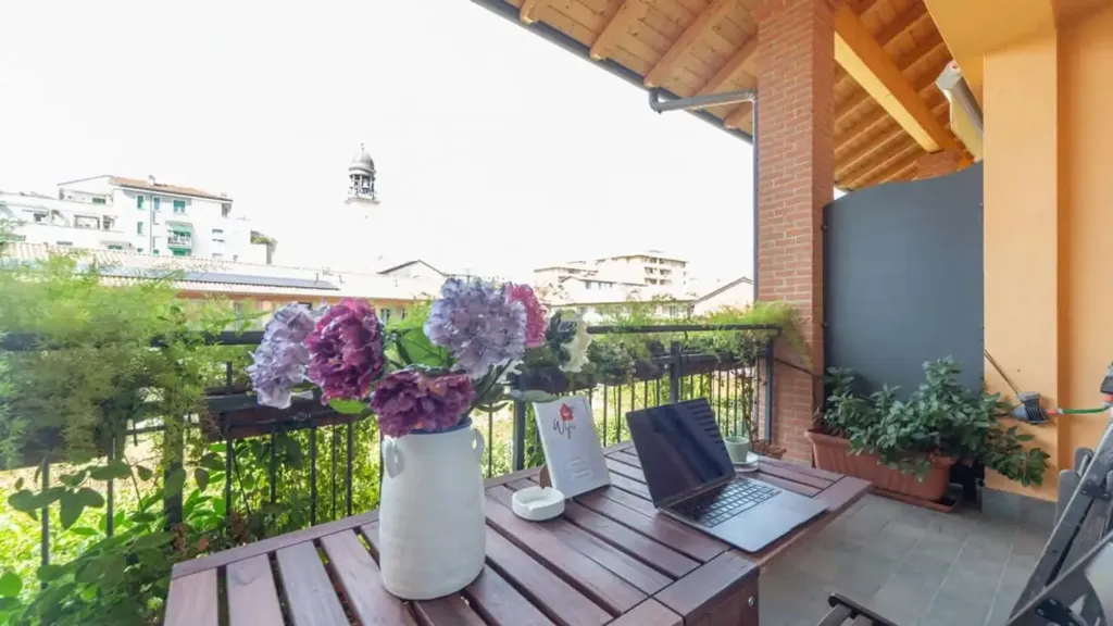 balcony