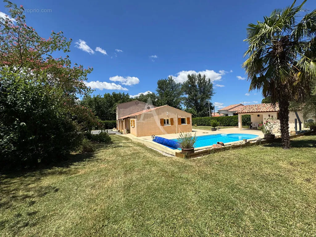 Bassein - House with Pool in Labessière-Candeil