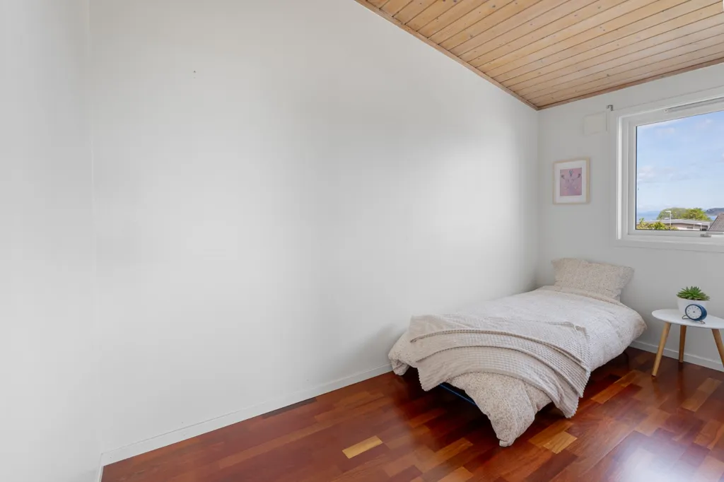 Chambres - Family Home with Corner Plot in Tasta/Vardeneset