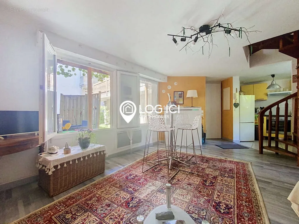 Soggiorno - Duplex Apartment with Terrace in Pau Centre