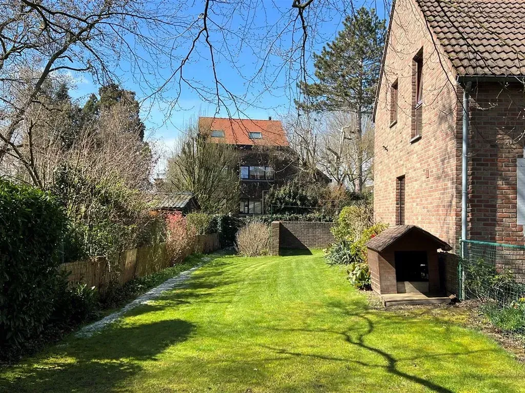 Jardin - Villa avec Jardin et Étang à Embourg