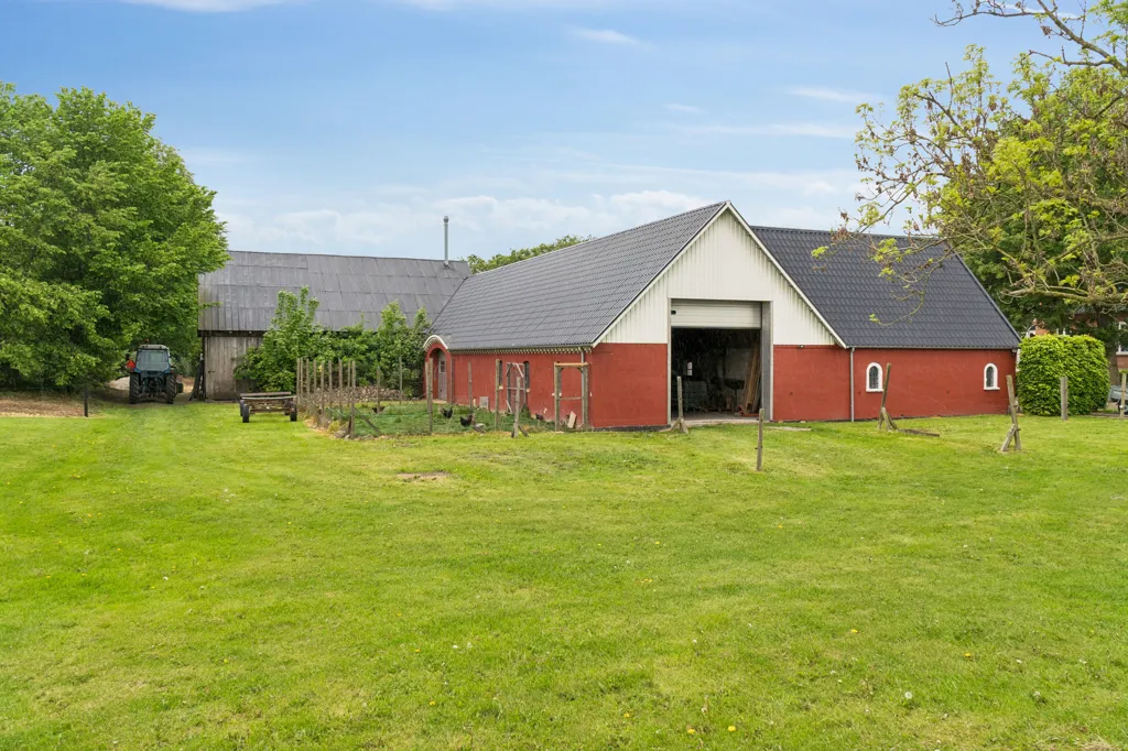 Välivaade - Classic Farmhouse with Stable in Kosterslev