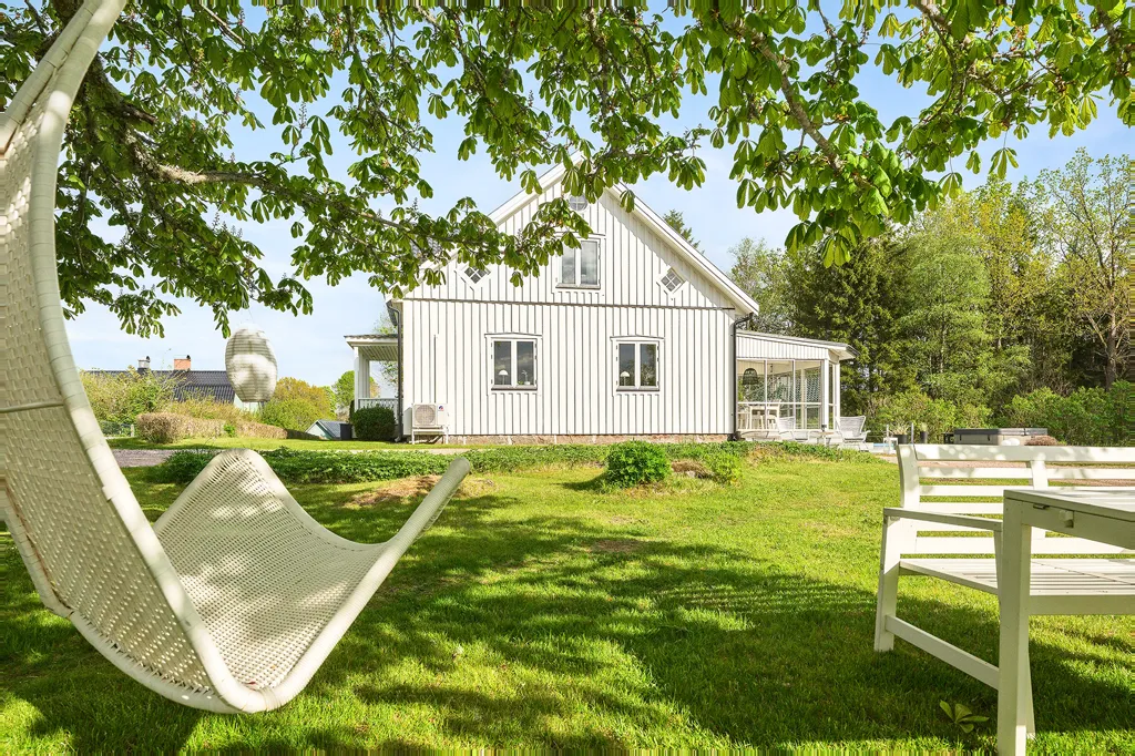 Jardin - Charming 1½-Storey Villa with Pool in Långhult