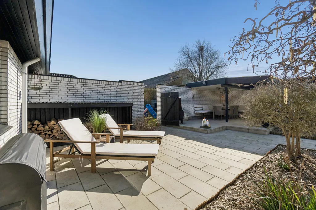 Terrasse - Spacious Bungalow with Garden in Odense