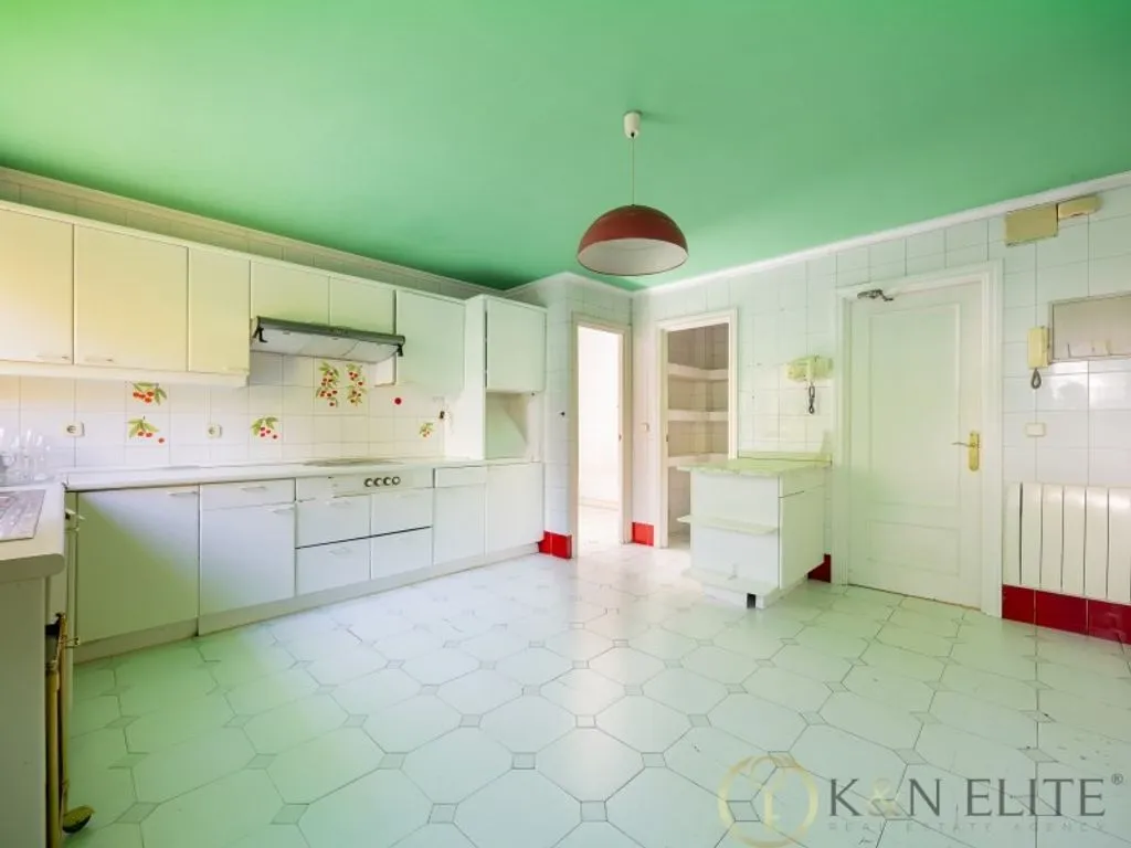 Cucina - Luxury Villa with Pool in Madrid