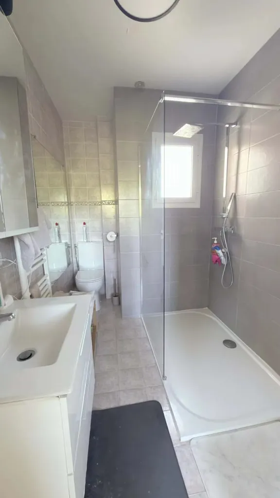 Bathrooms - Luxury Apartment with Terrace in Cap d’Antibes