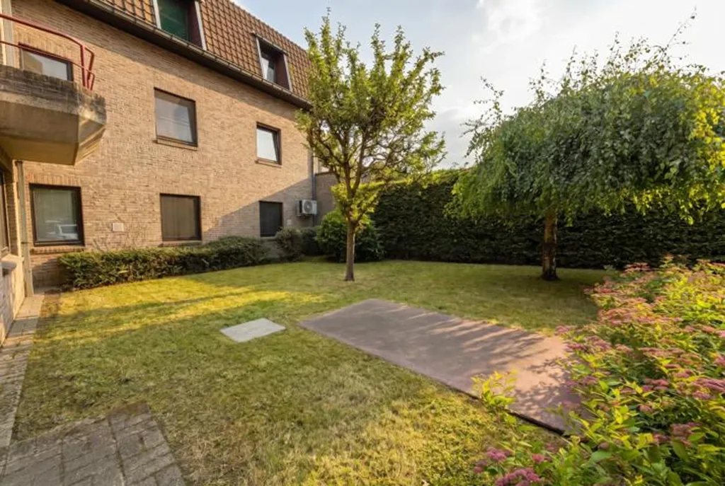 Aed - Apartment with Private Garage in Rekkem
