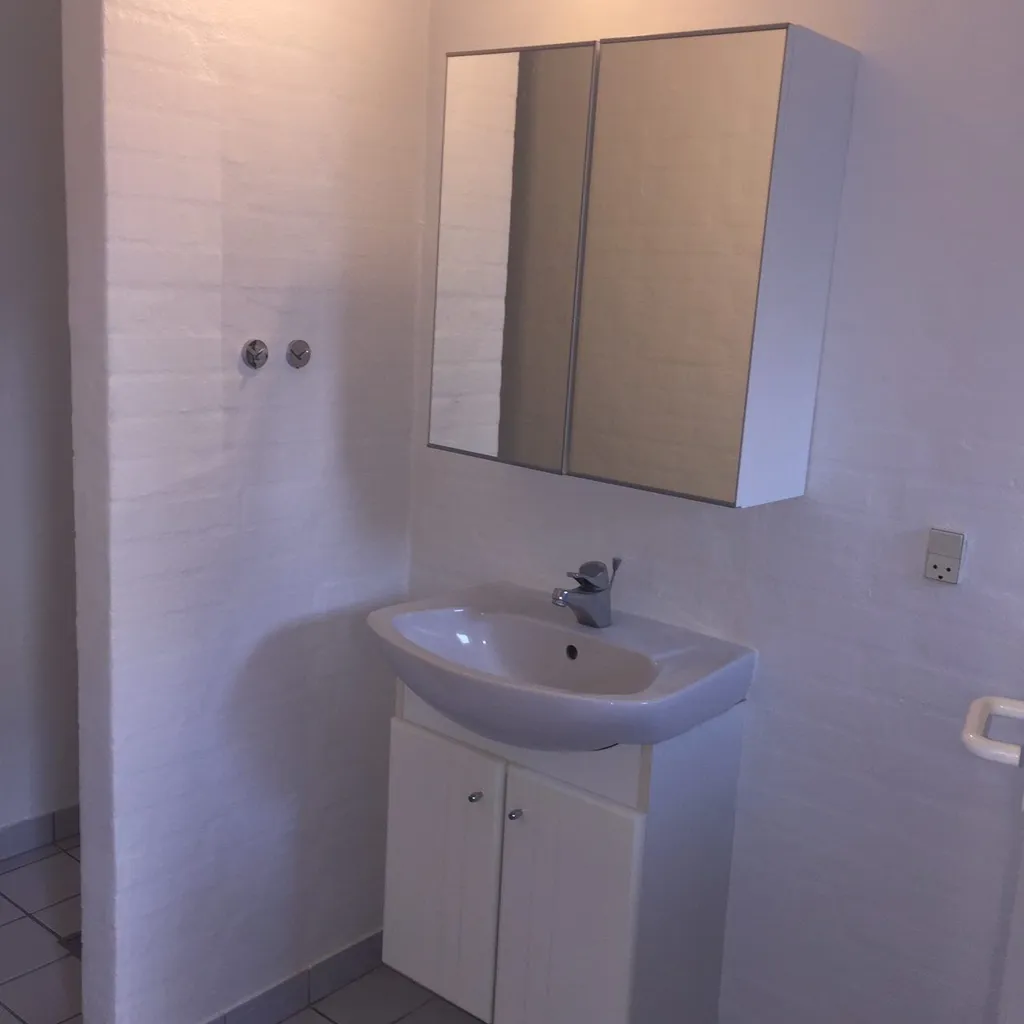 Vannitoad - 2-Bed Flat with Private Storage in Aalborg