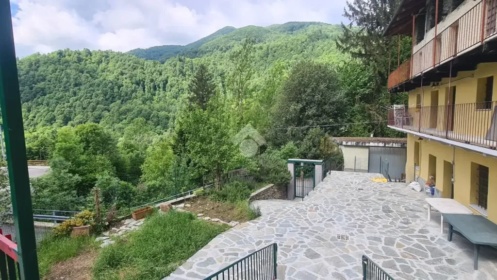 Balcon - Historic Apartment with Balcony in Ceres