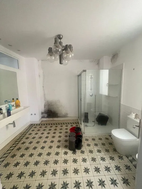 Bathrooms - Apartment with Balcony in Valladolid Centre