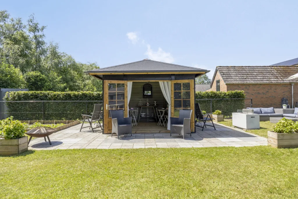 Jardin - Modernised House with Canal View in Bergentheim