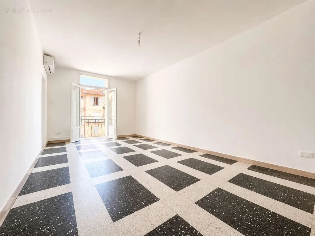 Rooms - Apartment with Ascender in Vieux-Nice