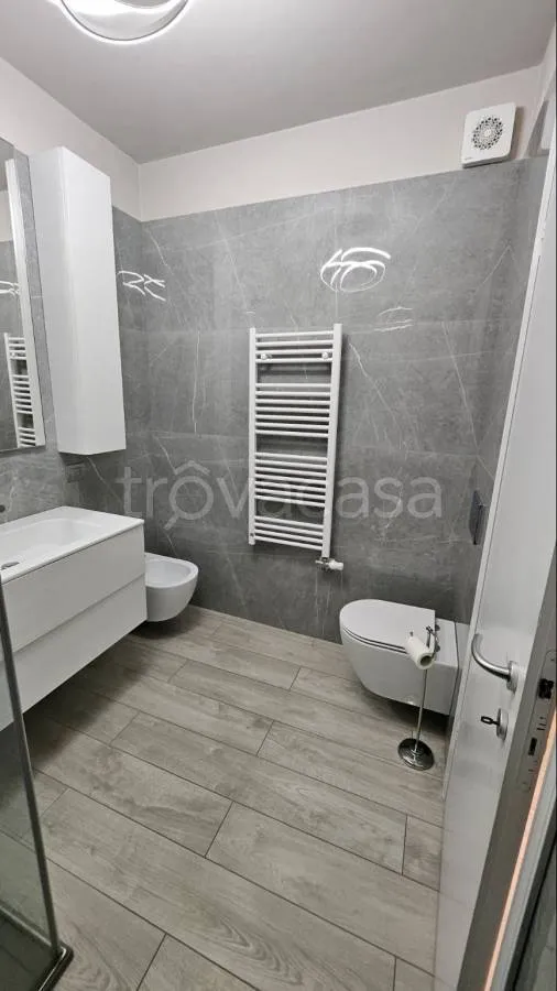 Bagni - Fully Rented Flat with Balcony in Torino