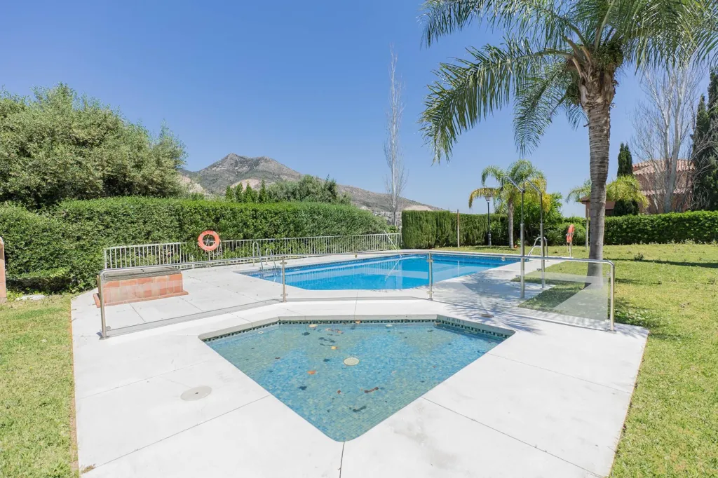 Piscine - Corner Chalet with Sea View in Benalmádena