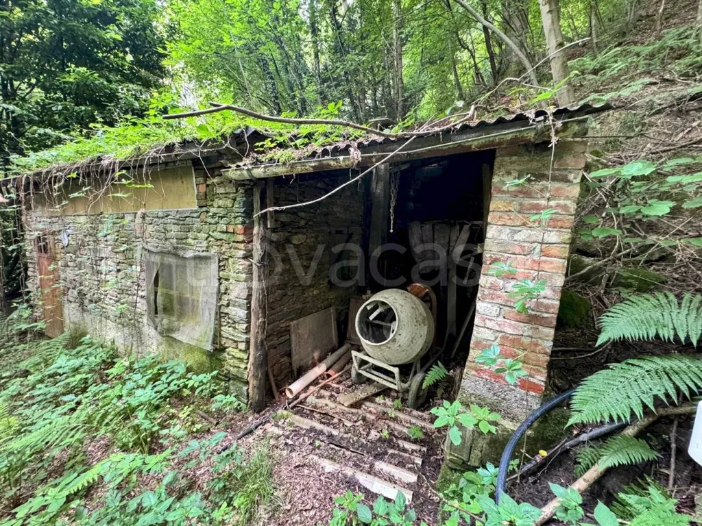 Pesuköök - Rustic Storage with Land near Torre Pellice