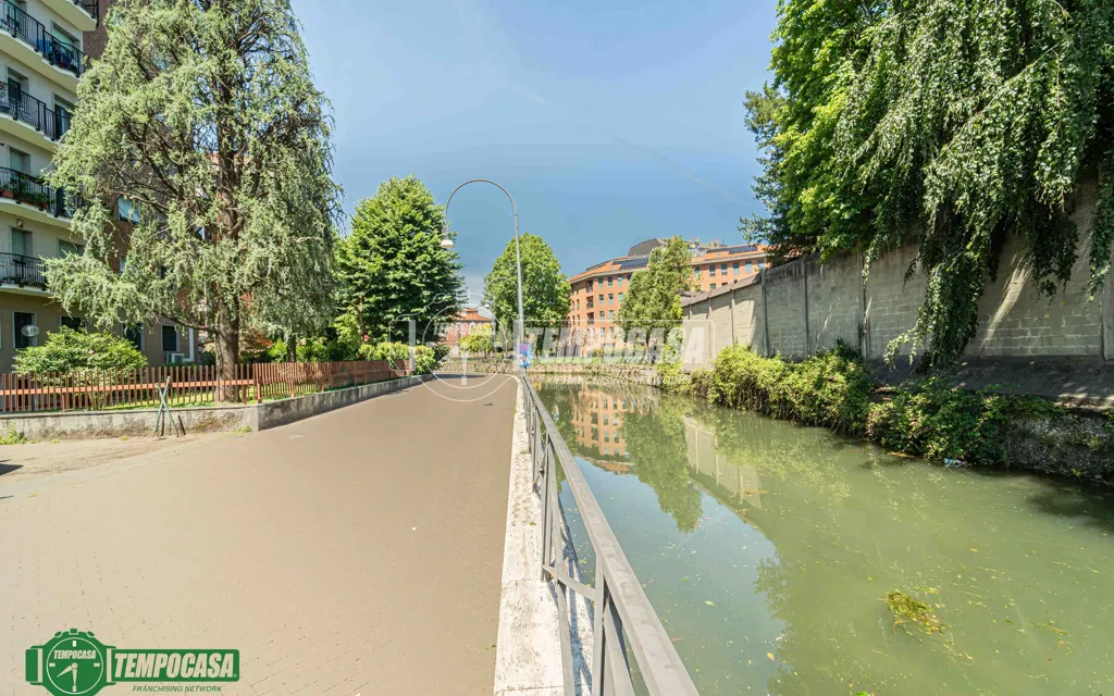 Bright 2-Bedroom Apartment with Balcony in Milan