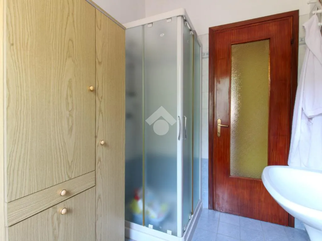 Salles de bain - Trilocale with Private Balcony in Vestone
