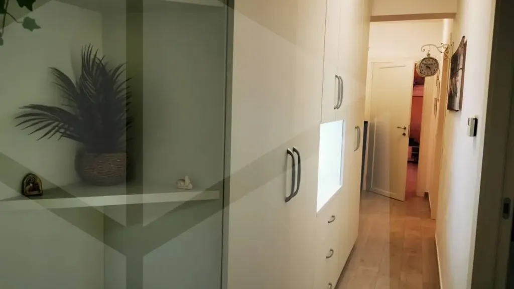 Esik - Recently Refined Apartment with Parking in Messina