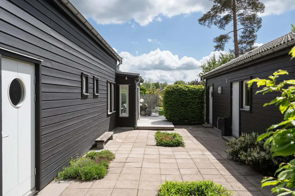 Aed - Luxury Villa with Pool in Ekängen