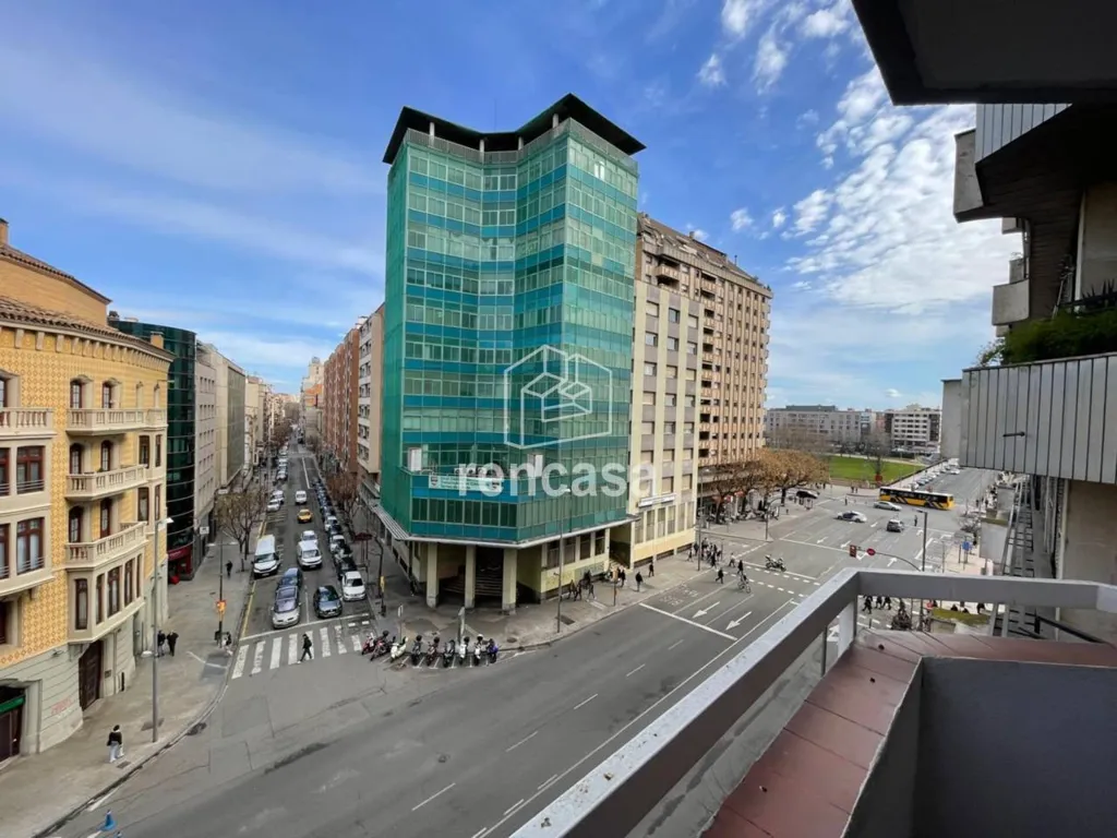 Välivaade - Spacious Flat with Balcony in Instituts
