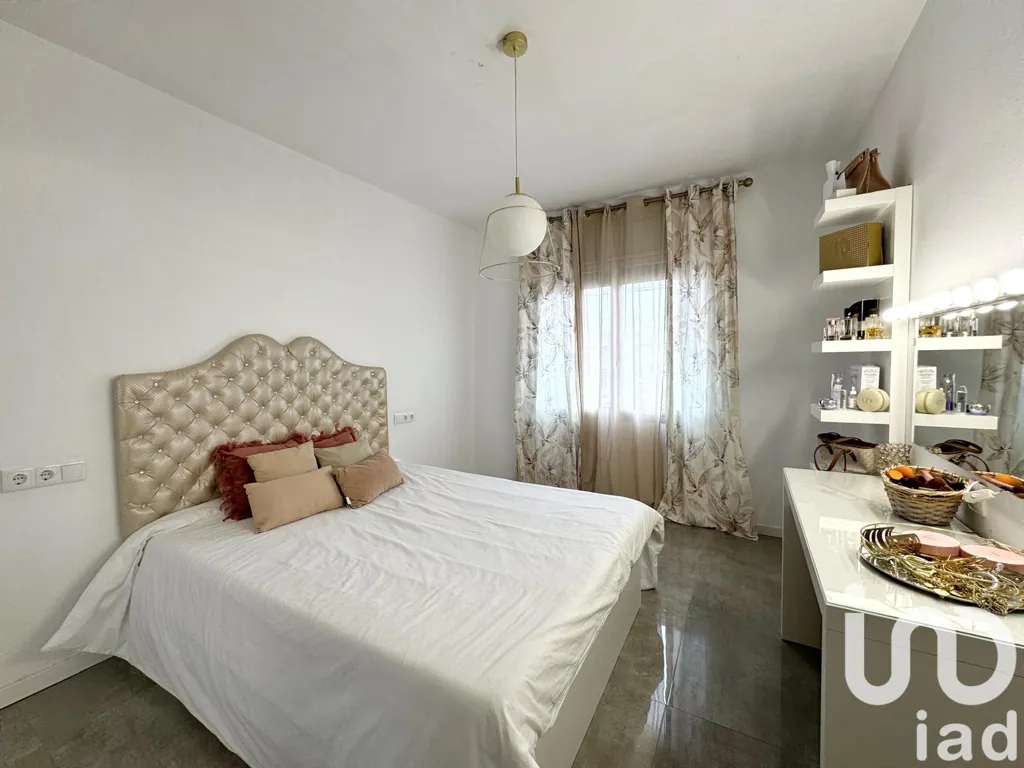 Chambres - Twin-Storey House with Multiple Terraces in Cambrils
