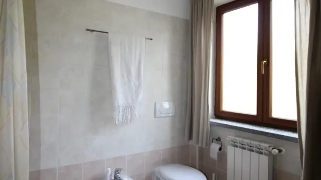 Salles de bain - Two-Level Apartment with Terraces in Alta Valle Intelvi